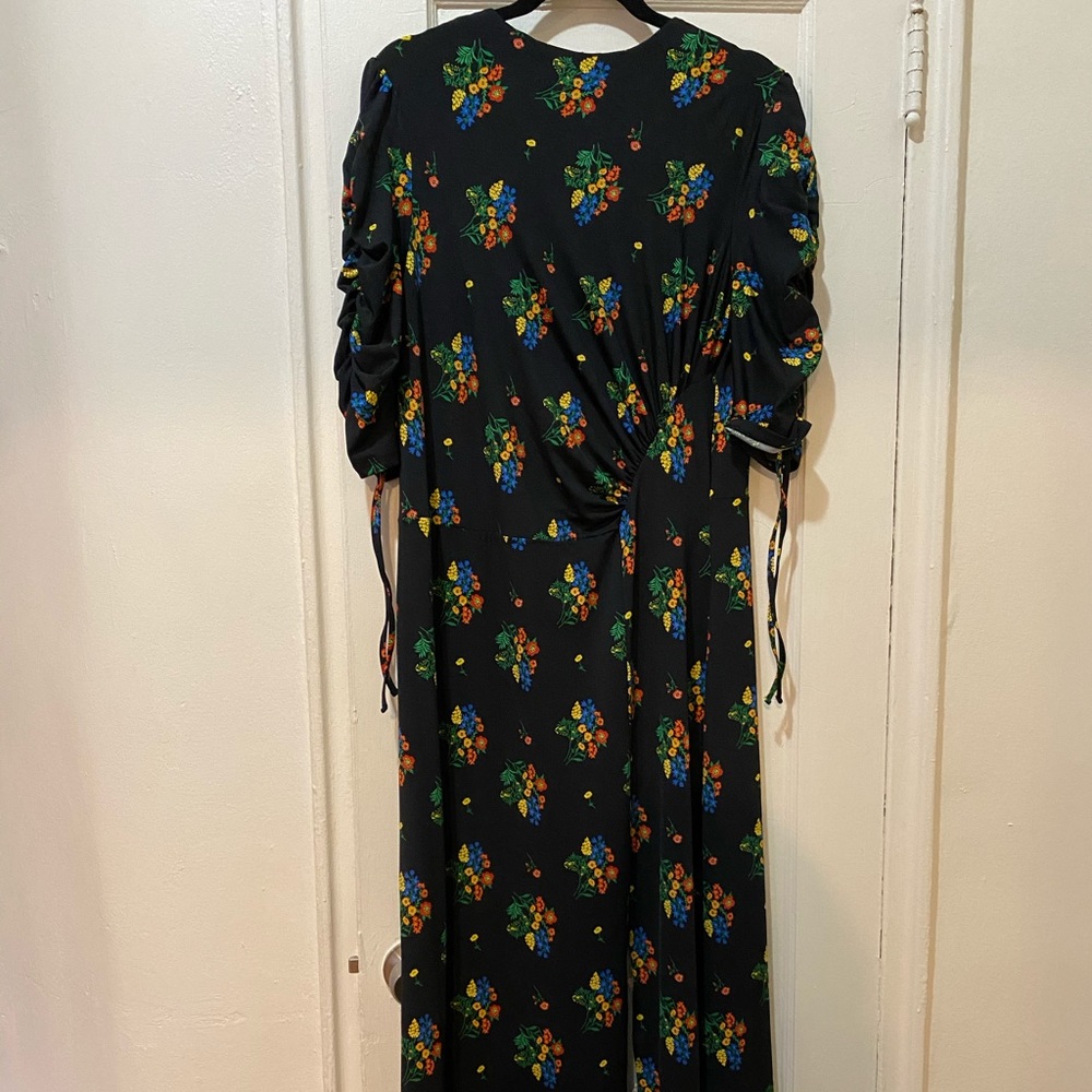 Vintage navy dress w floral embroidered detail
